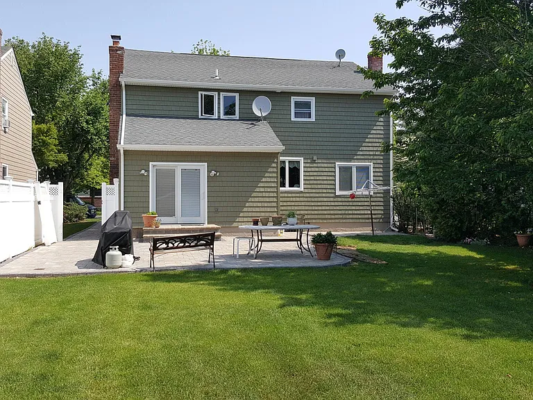 61 Rhodes Dr — Photo 7