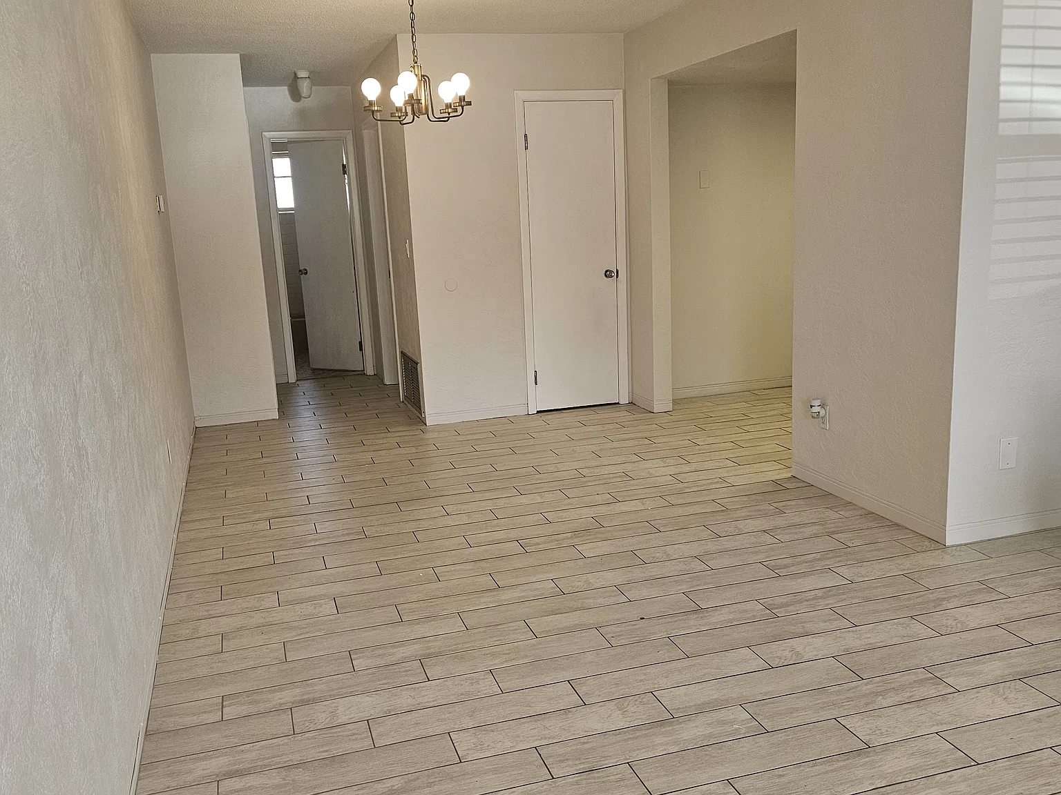 405 Auburn Dr — Photo 4