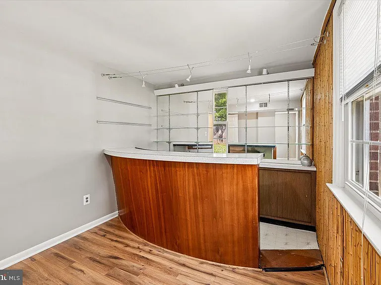 1103 Playford Ln — Photo 21