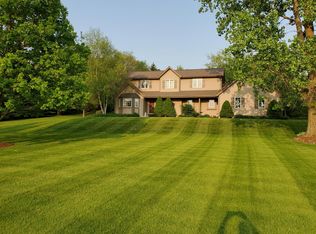 4812 Glen View Cir, West Bend, WI 53095