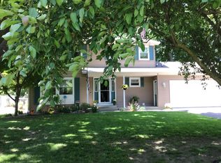 823 Glenview Dr, Plainwell, MI 49080