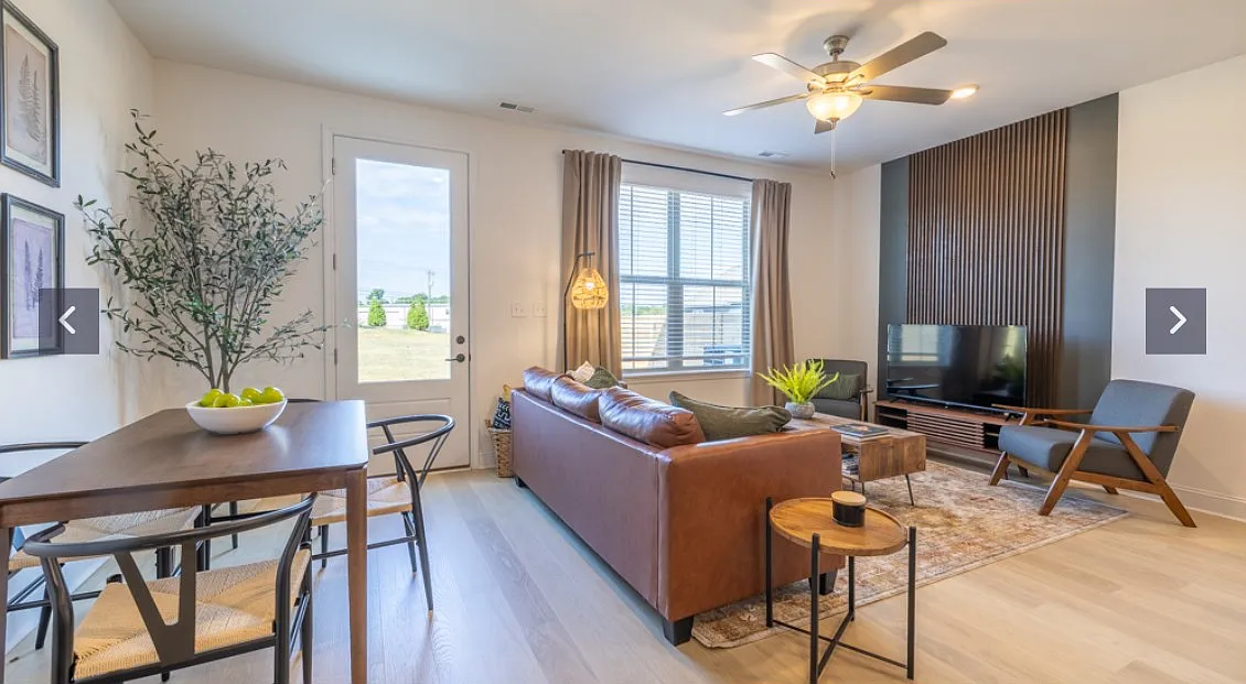 3 bed, 2.5 bath, 1471 sqft, $2,100 — Photo 3