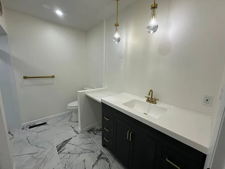 Melrose Apartments — Photo 41