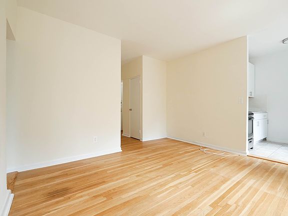 4th image of 15 Sheridan Sq APT 2G