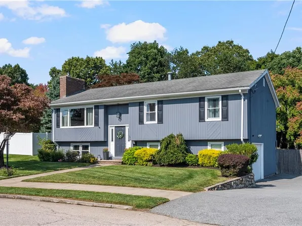 131 Woodview Dr, Cranston, RI 02920