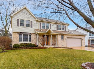 2S580 Seraph Holmes Ct, Warrenville, IL 60555