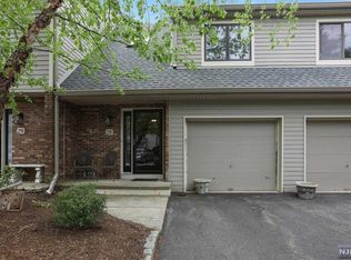 28 Spruce Run, Ramsey, NJ 07446