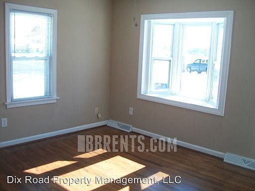 4th image of 3421 Burbank Ave