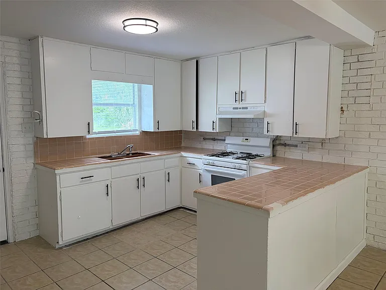 401 Branch St — Photo 6