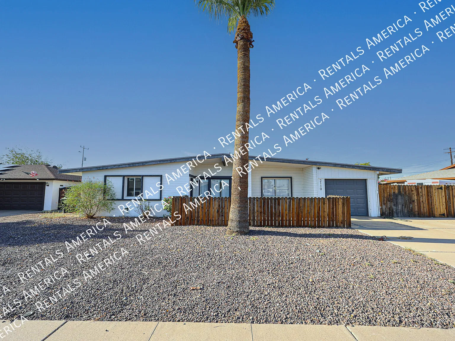 $2500 For Monthly Rent!! Sola R, Pool, 2000 Sq Ft, Special — Photo 2