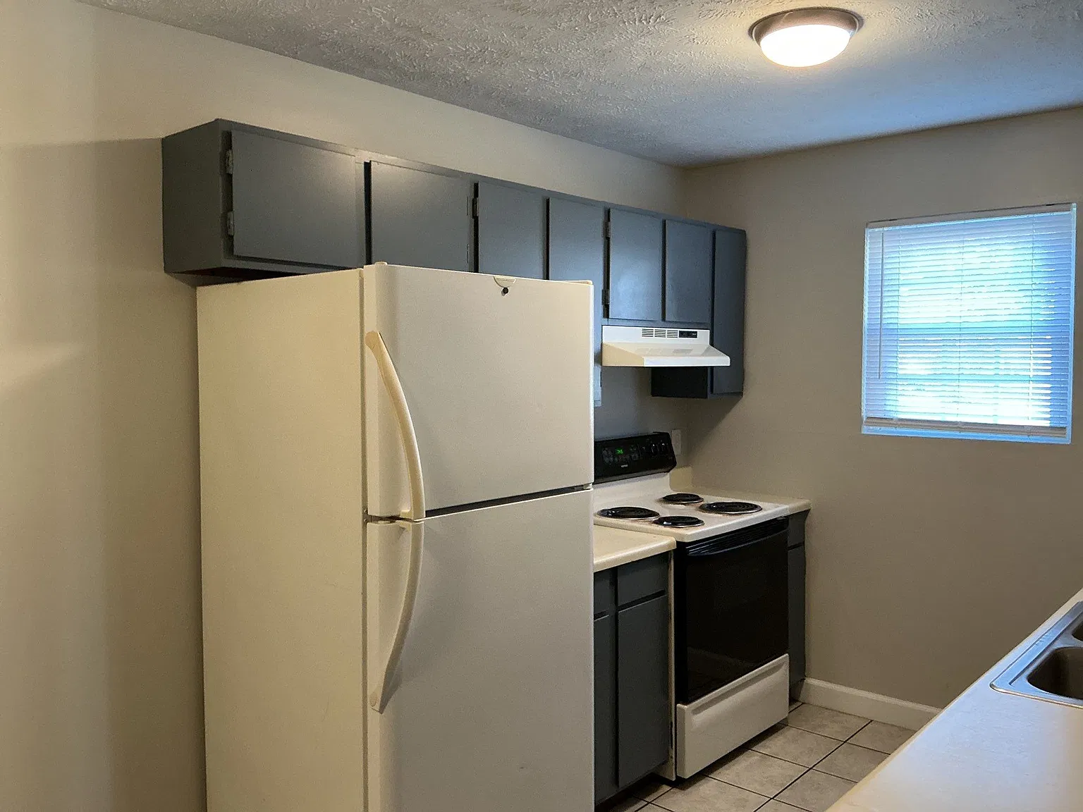 2 bed, 1.5 bath, 925 sqft, $950 — Photo 2