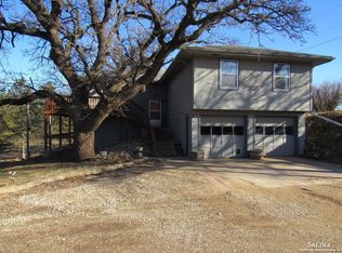 692 N Cunningham Rd, Salina, KS 67401