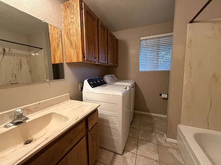 927 N Old Chisholm Trl #C — Photo 15