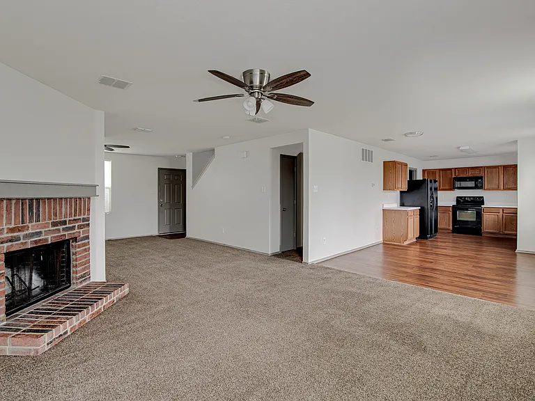 1420 Krista Dr — Photo 7