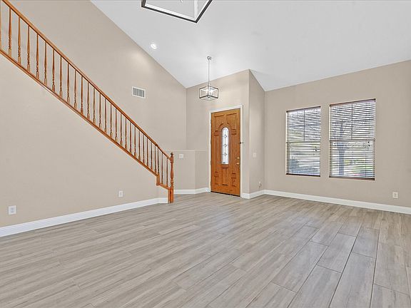 4th image of 11733 Via Esperanza Ave