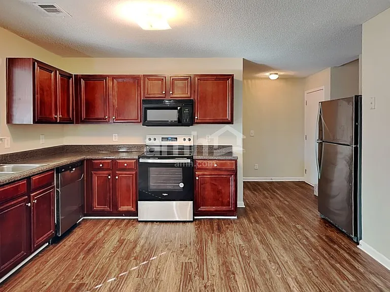 298 Sheffield Ln — Photo 3