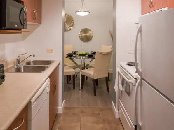 Hillsboro House, 616 Strathcona St, Winnipeg, MB R3G 3E8