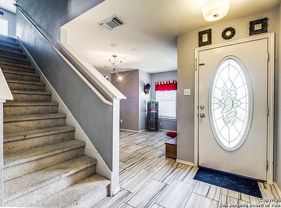4th image of 734 Pinafore St