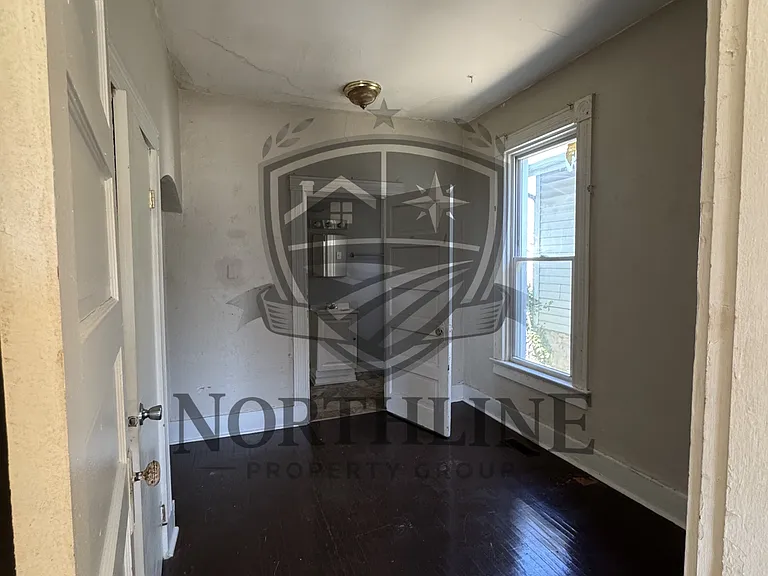 1517 Franklin Ave — Photo 2
