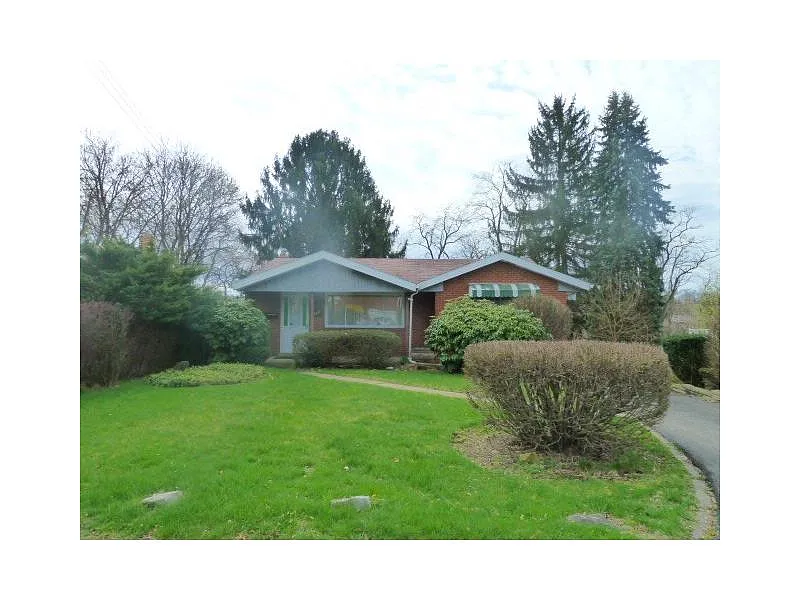 409 Collins Dr photo 1