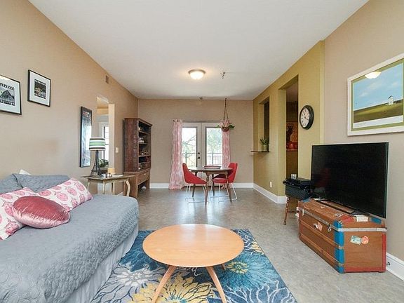2nd image of 1902 Woodland Ave APT 101