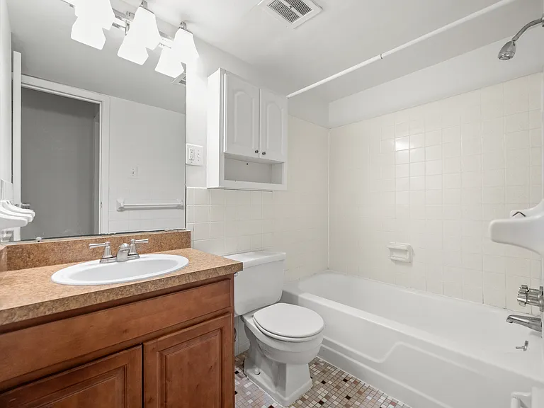 Metropolitan West Goshen — Photo 13