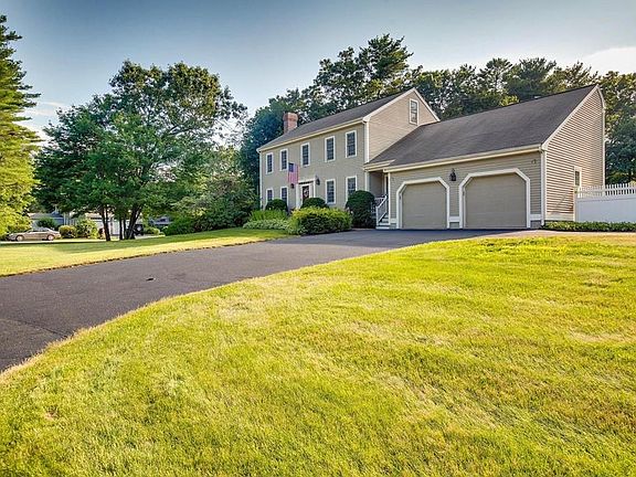 5th image of 18 Storeybrook Dr