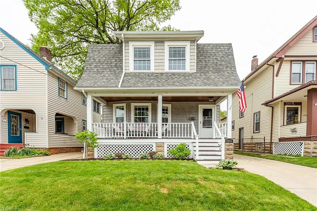1247 Hall Ave photo 1