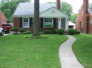 20905 Littlestone Rd, Harper Woods, MI 48225