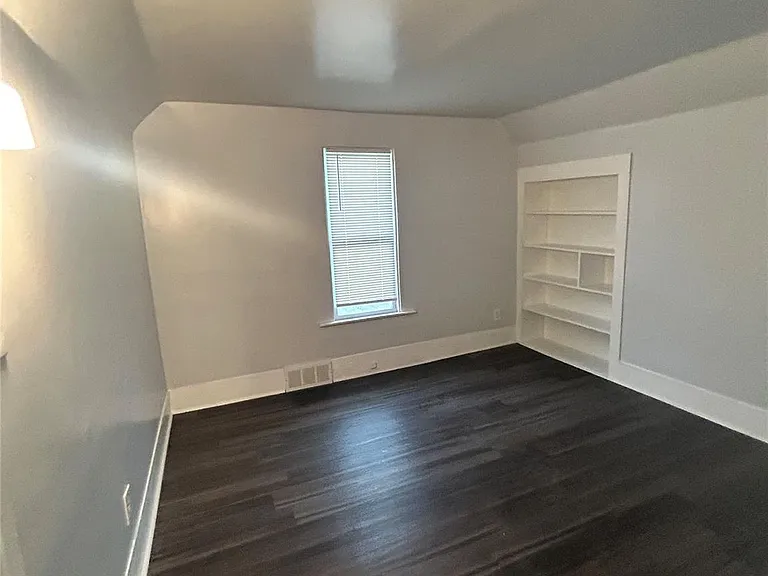 6242 Frontenac St — Photo 11