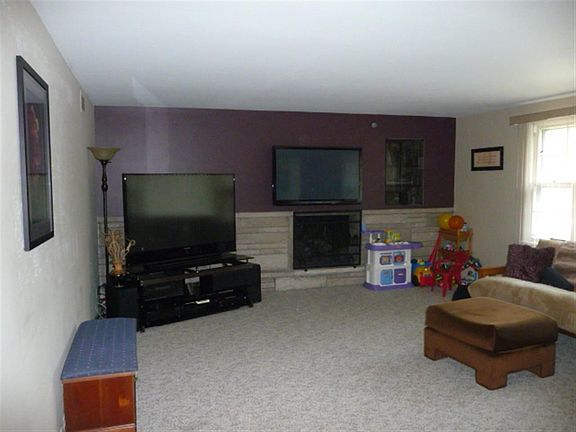 2nd image of 2900 Crawford St