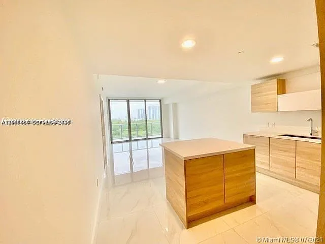 16385 Biscayne Blvd #702 — Photo 9