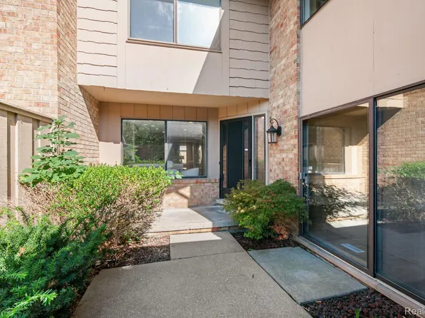 7137 Pebble Park Dr, West Bloomfield, MI 48322