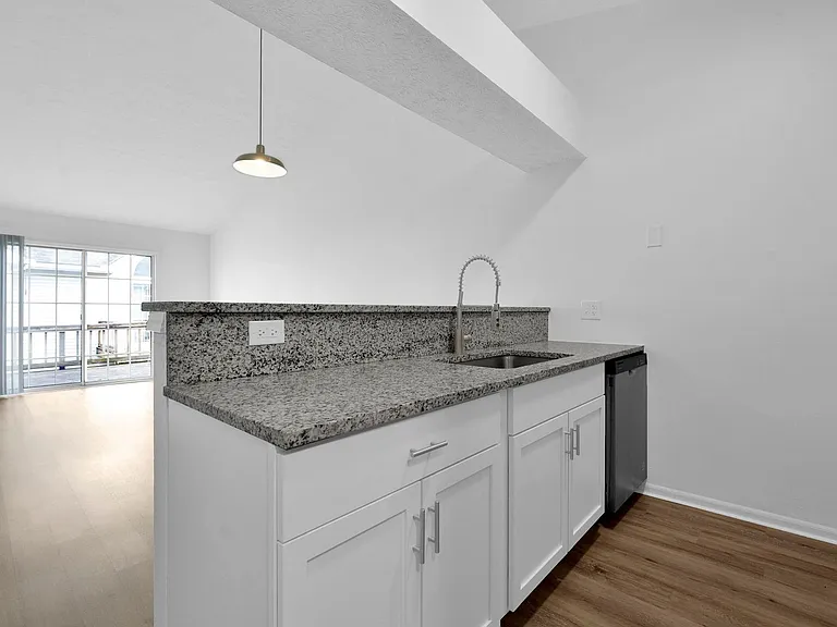 Stratford Commons — Photo 11