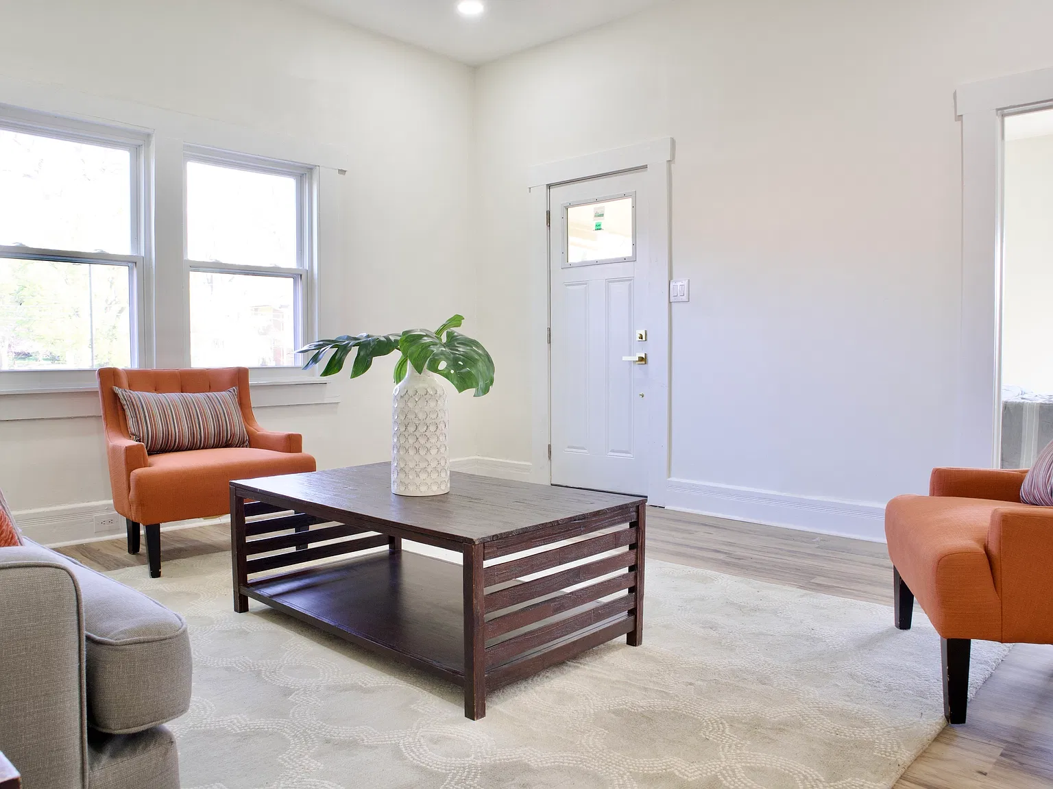 3 bed, 2.0 bath, 1192 sqft, $2,100 — Photo 3