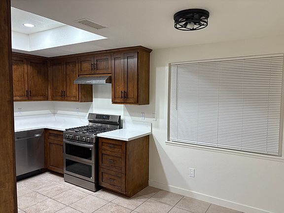 3rd image of 1615 W Summit Crest Ct