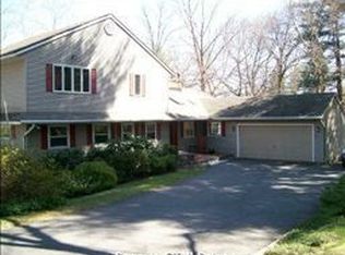 40 Beechtree Ln, West Hartford, CT 06107