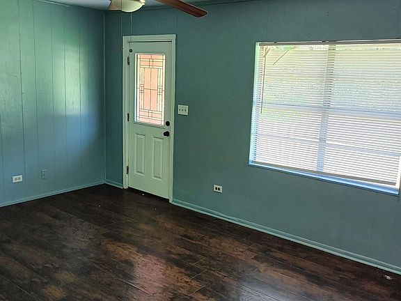 3rd image of 385 Jones Rd