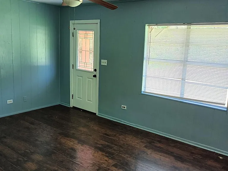 385 Jones Rd — Photo 3