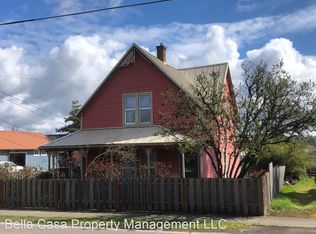 310 S Pine St, Carlton, OR
