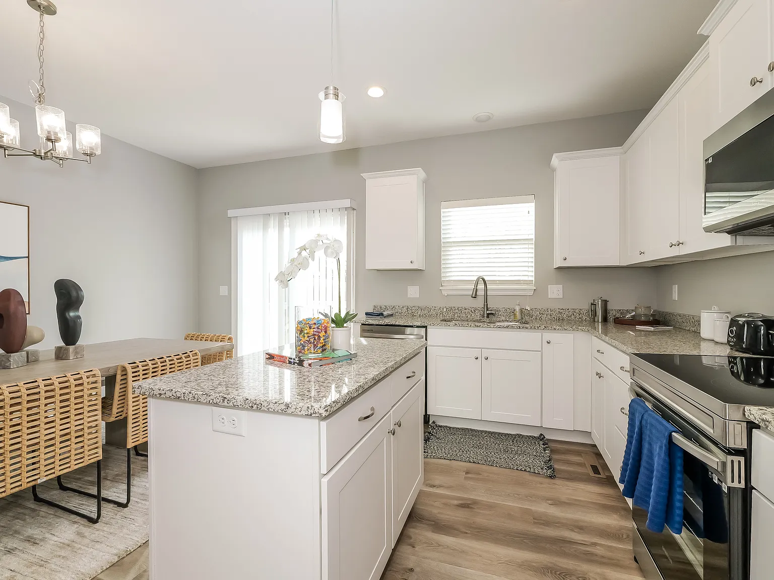 4 bed, 3.0 bath, 2024 sqft, $2,525 — Photo 2
