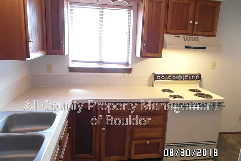 1611 Warren Ave #1 — Photo 4