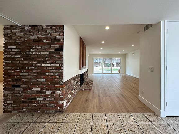 3rd image of 1210 Sandpoint Way