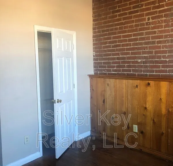 217 E Washington Ave #H — Photo 13