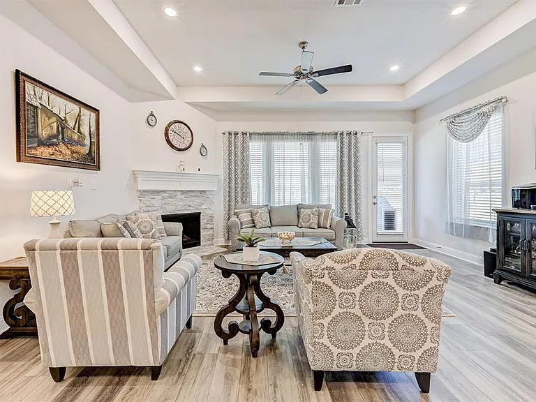 4221 Davis Oak Dr — Photo 8