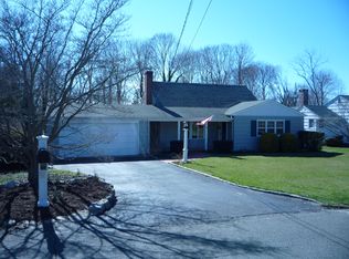 22 Braemer Rd, Setauket, NY 11733