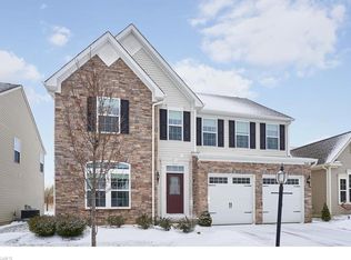 9068 Stonegate Cir, North Ridgeville, OH 44039