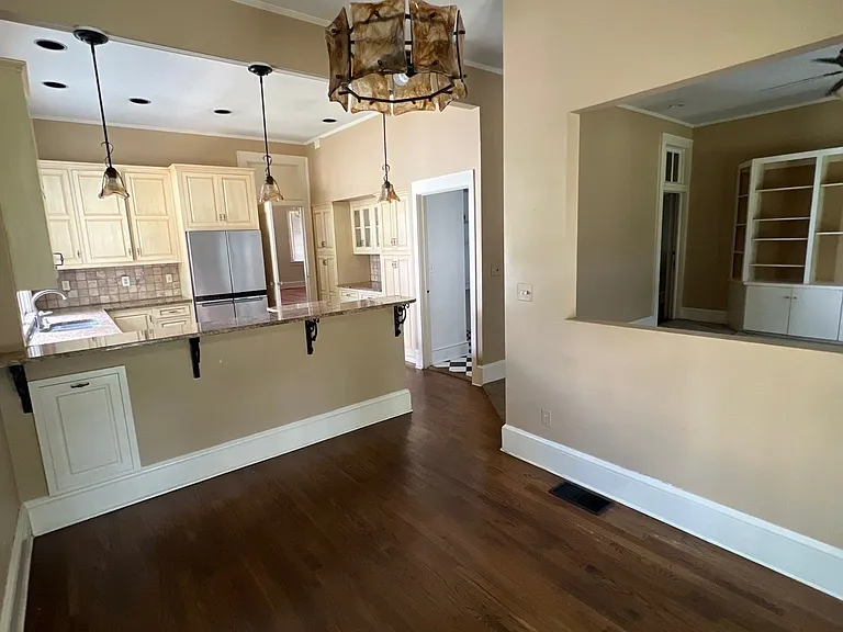 702 Cloverdale Rd — Photo 8