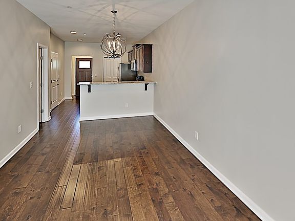 4th image of 401 Riverwood Ct
