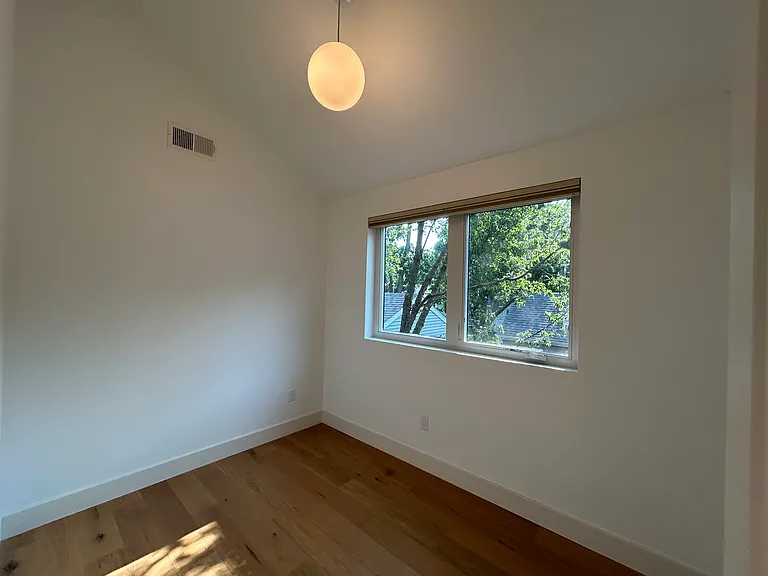 1003 E Washington St — Photo 23